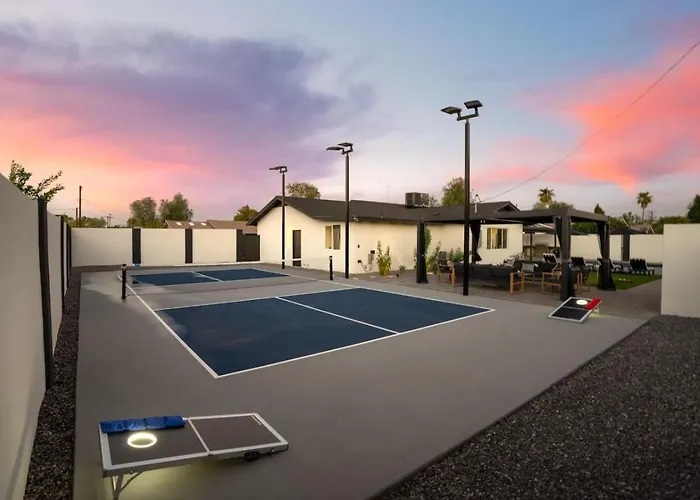 3016 North 84th Place / Scottsdale, Az 85251 *